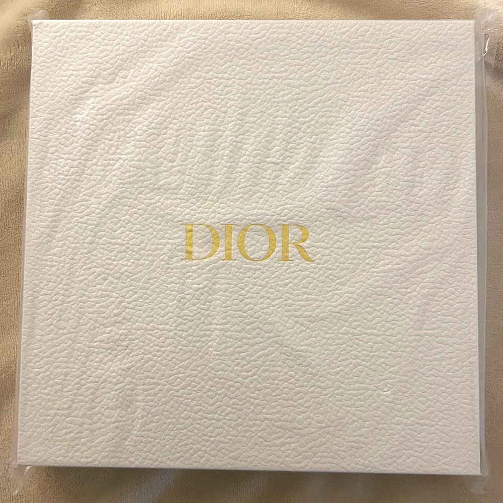 Christian Dior Exclusive Member Puzzle!!!! 500 pieces!!!! NWT!!! Only $40!!!